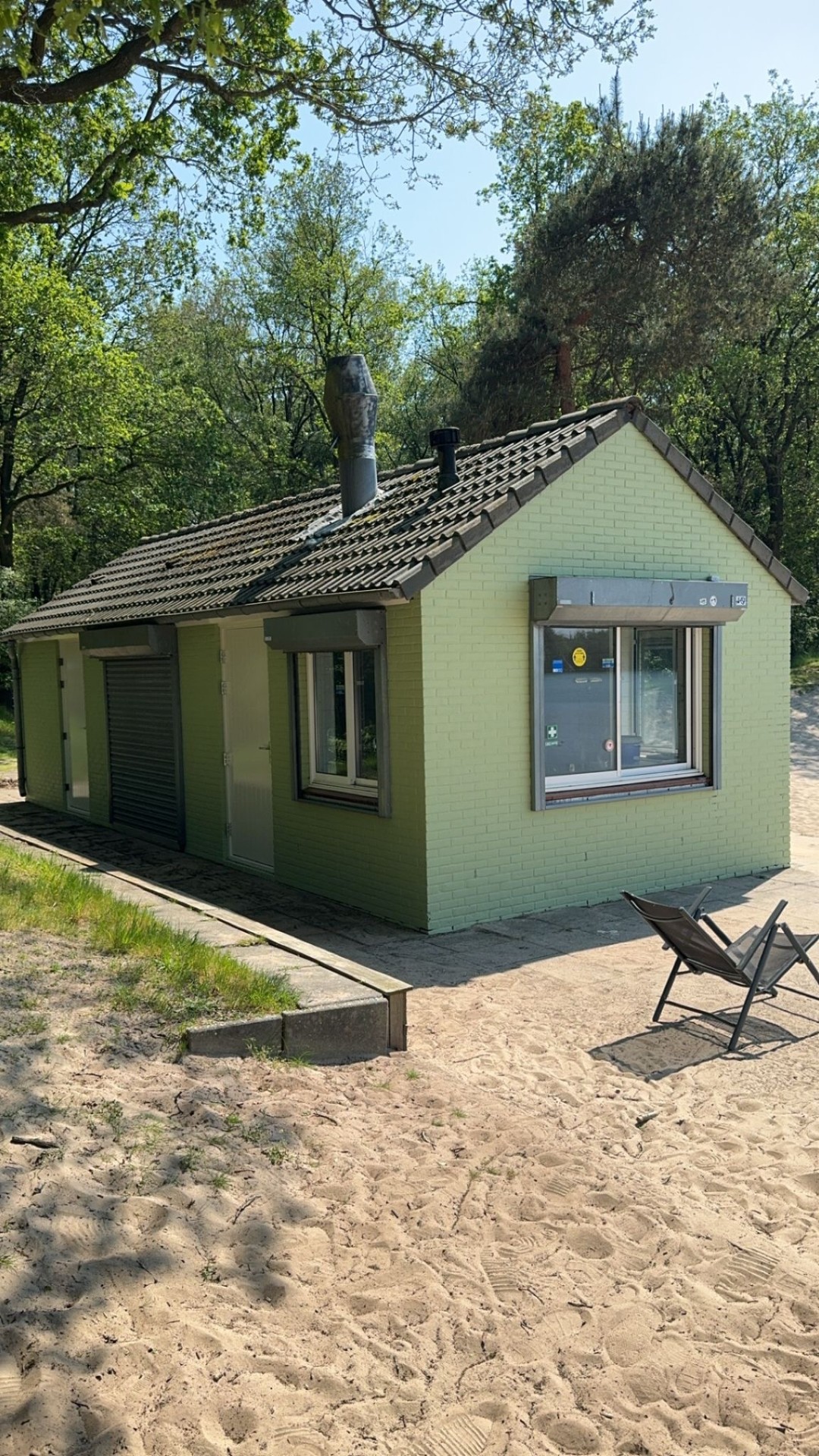 Buitenschilderwerk aan vrijstaand bijgebouw